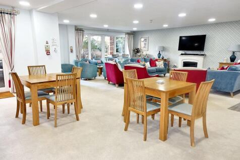 COMMUNAL LOUNGE