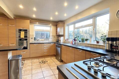KITCHEN/BREAKFAST ROOM