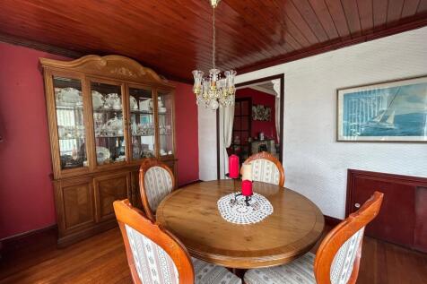 ENTRANCE/DINING HALL