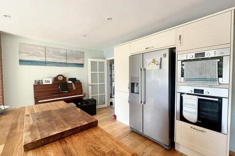 Kitchen/Dining Family Room