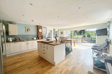 Kitchen/Dining Family Room
