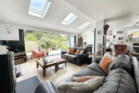 Living/Dining Area