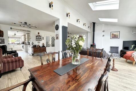 Living/Dining Area