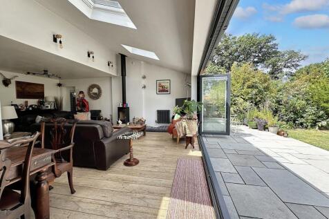 Living/Dining Area