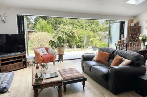 Living/Dining Area