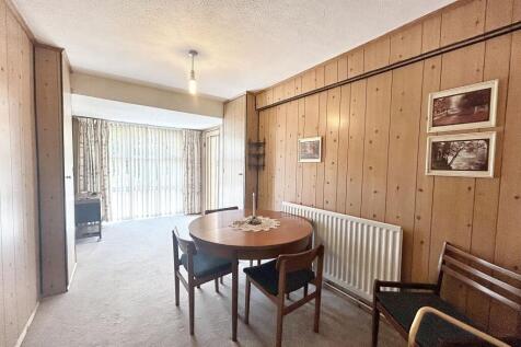 DINING/FAMILY ROOM