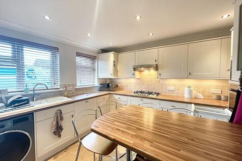 KITCHEN/BREAKFAST ROOM