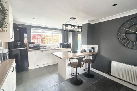 KITCHEN/BREAKFAST ROOM