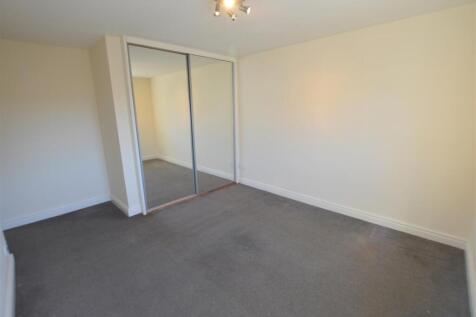 40 Ravenshill Road Bedroom 1.jpg