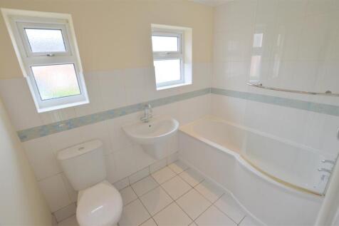 40 Ravenshill Road Bathroom.jpg