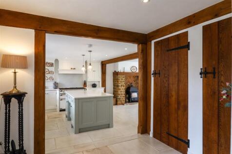 Entrance Hall/Kitchen