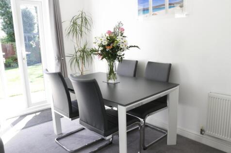 Living / Dining Area