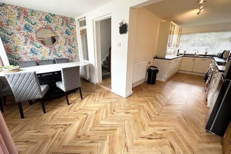 Kitchen/ Dining Room