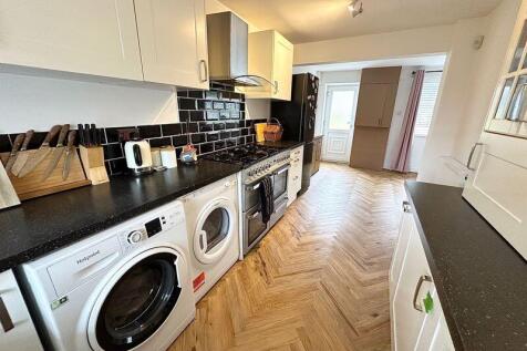 Kitchen/ Dining Room