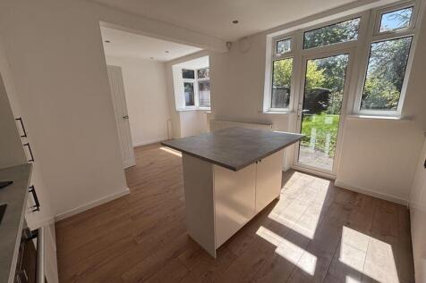 Kitchen/ Dining Room