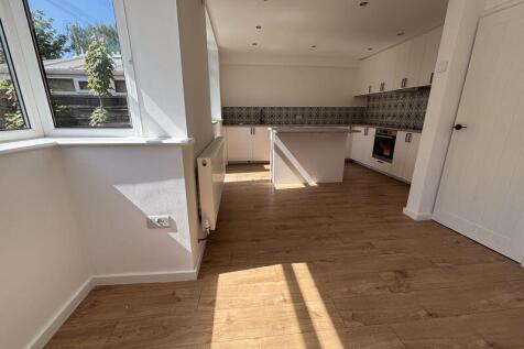 Kitchen/ Dining Room
