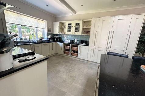 Kitchen/ Breakfast Room