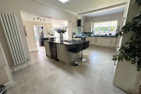 Kitchen/ Breakfast Room
