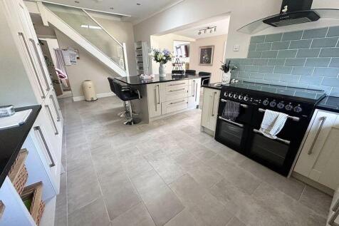 Kitchen/ Breakfast Room