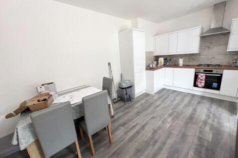 Lounge/ Kitchen
