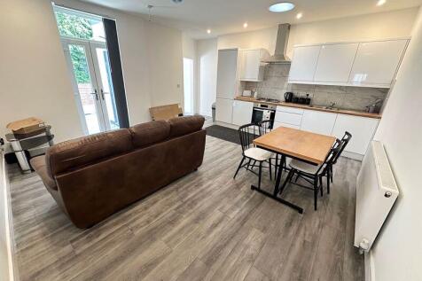 Lounge/ Kitchen