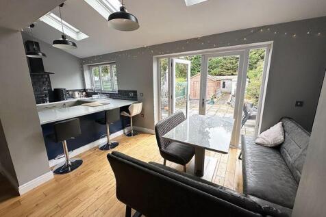 Kitchen/ Family Room