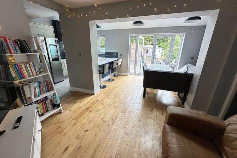Kitchen/ Family Room