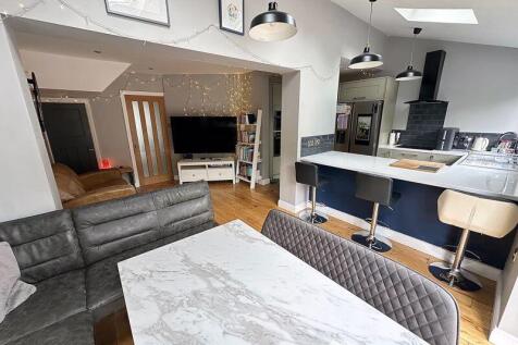 Kitchen/ Family Room
