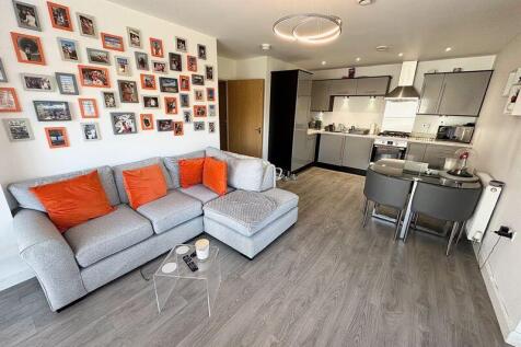 Open Plan Lounge/ Kitchen