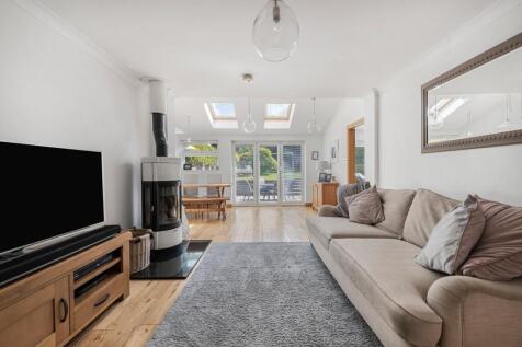 Living/Dining Area