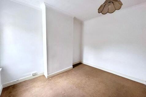littleworth bedroom 2 (1).jpg