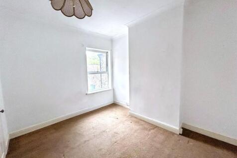 littleworth bedroom (1).jpg