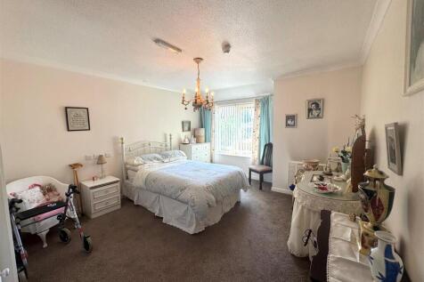 215 BPV bedroom.jpg