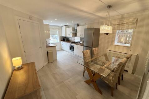 Open Plan Kitchen and Dining Room