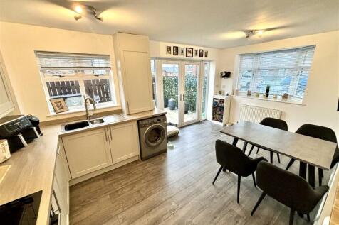 Open Plan Kitchen and Dining Room