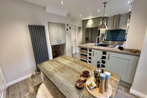 Open Plan Kitchen and Dining Room
