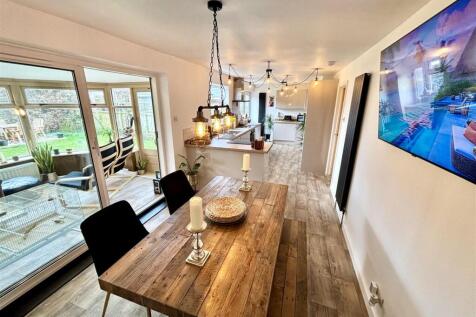 Open Plan Kitchen and Dining Room