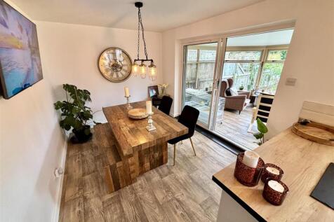 Open Plan Kitchen and Dining Room