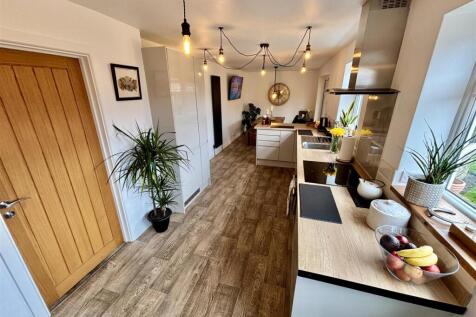 Open Plan Kitchen and Dining Room
