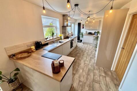 Open Plan Kitchen and Dining Room