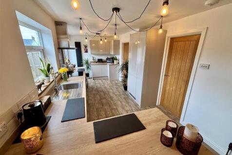 Open Plan Kitchen and Dining Room