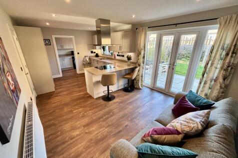 Open Plan Kitchen and Dining Room