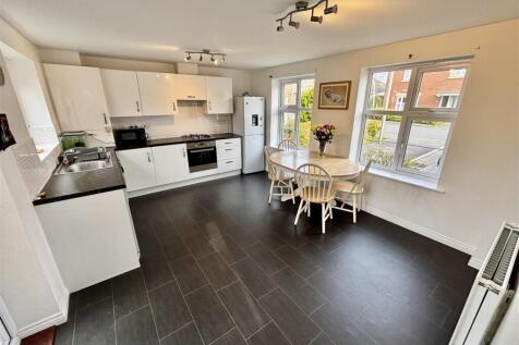 Open Plan Kitchen and Dining Room