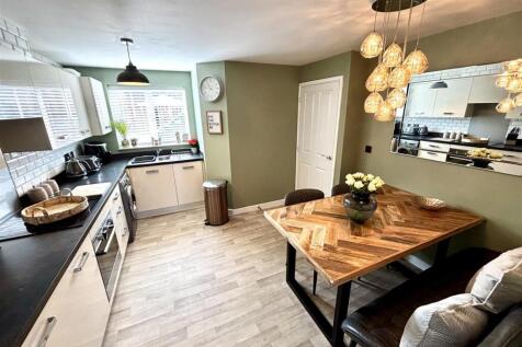 Open Plan Kitchen and Dining Room