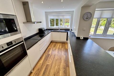 Open Plan Kitchen, Dining and Living Area