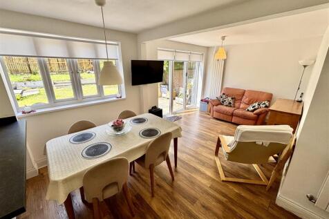 Open Plan Kitchen, Dining and Living Area