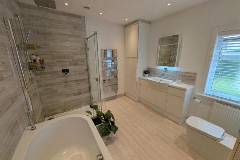 Family Bathroom/WC