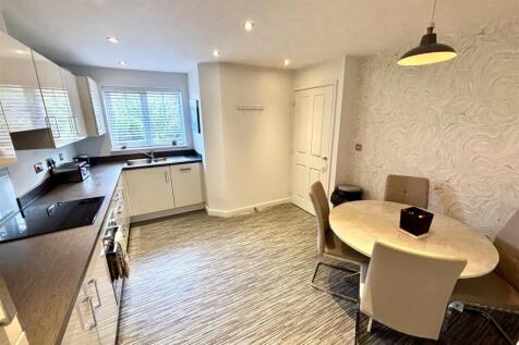 Open Plan Kitchen and Dining Room