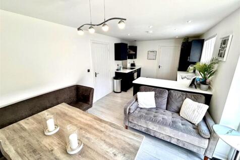 Open Plan Kitchen and Dining Room