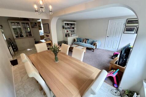 Open Plan Dining and Family Room